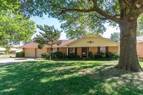 27 N Rice Ave, Shawnee, OK 74804