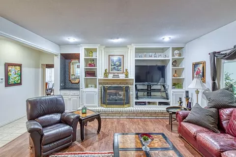 Living - 3617 Hampton Ct, Norman, OK 73072 photo 3 of 4