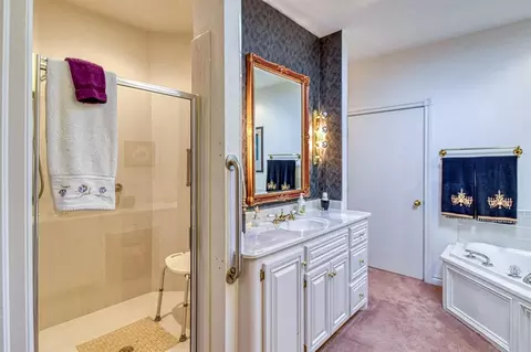 Bath - 3617 Hampton Ct, Norman, OK 73072 photo 3 of 8