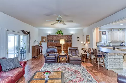 Living - 3617 Hampton Ct, Norman, OK 73072 photo 2 of 6