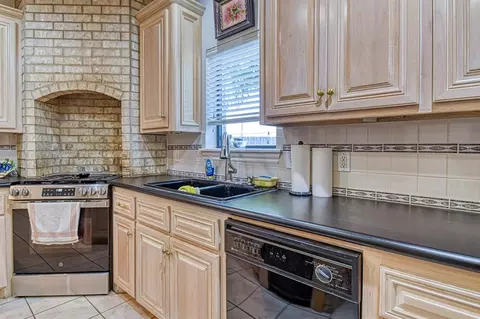 Kitchen - 3617 Hampton Ct, Norman, OK 73072 photo 2 of 4