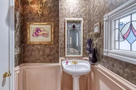 Bath - 3617 Hampton Ct, Norman, OK 73072 photo 1 of 8
