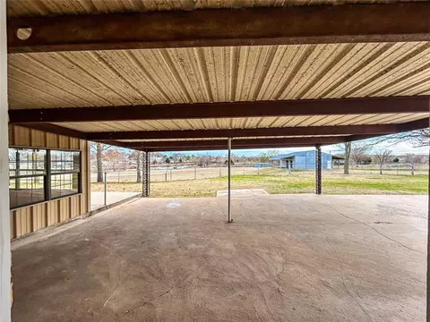 Exterior - 22526 E 1070 Rd, Clinton, OK 73601 photo 5 of 6