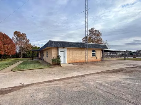 Exterior - 22526 E 1070 Rd, Clinton, OK 73601 photo 1 of 6