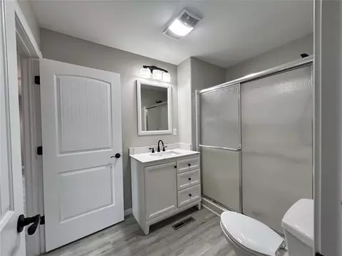 Bath - 22526 E 1070 Rd, Clinton, OK 73601 photo 1 of 4