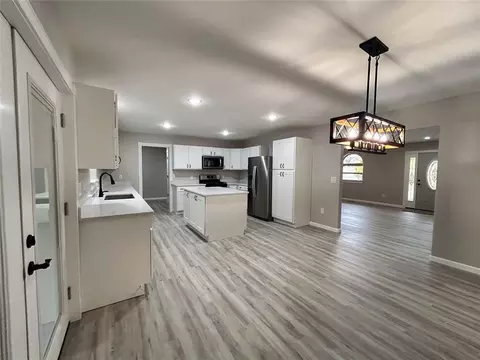 22526 E 1070 Rd, Clinton, OK 73601