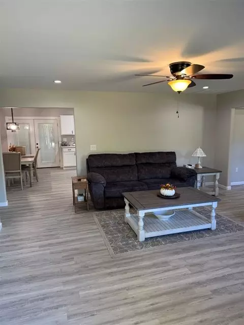 Living - 22526 E 1070 Rd, Clinton, OK 73601 photo 1 of 4