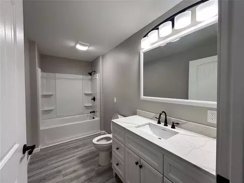 Bath - 22526 E 1070 Rd, Clinton, OK 73601 photo 2 of 4