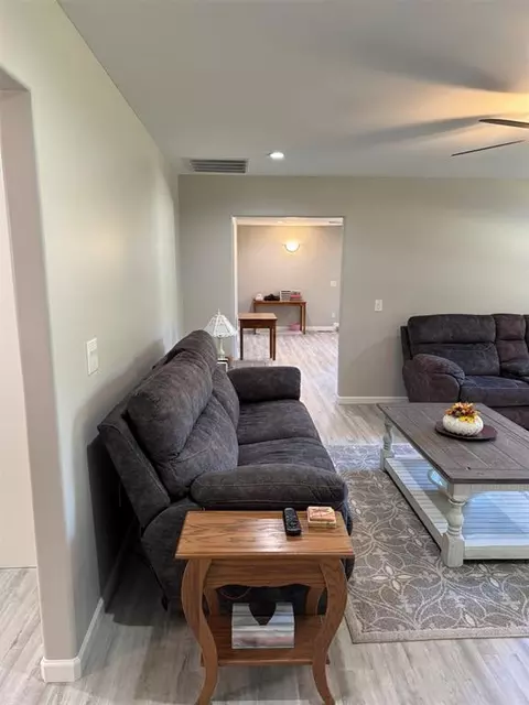 Living - 22526 E 1070 Rd, Clinton, OK 73601 photo 3 of 4