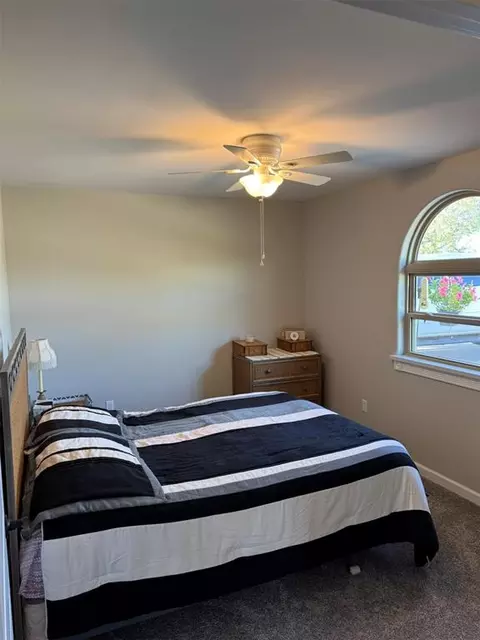 Bedroom - 22526 E 1070 Rd, Clinton, OK 73601 photo 1 of 6