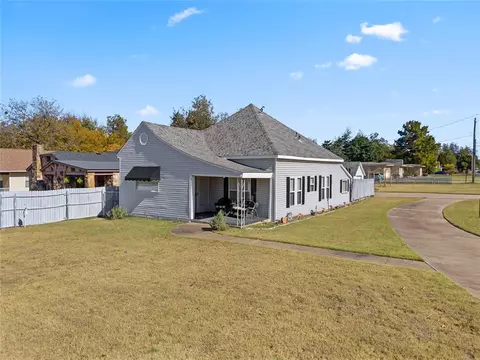 1127 S 10th St, Chickasha, OK 73018