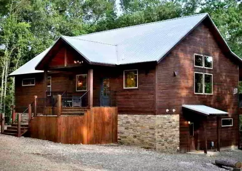 250 Almond Ln, Broken Bow, OK 74728
