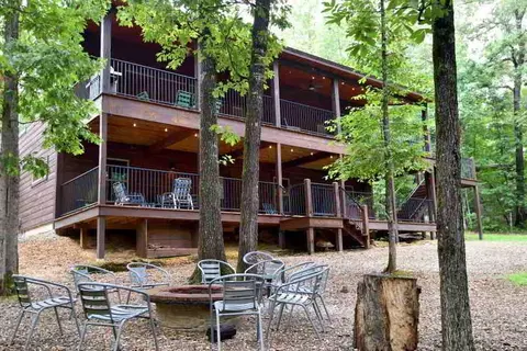 250 Almond Ln, Broken Bow, OK 74728