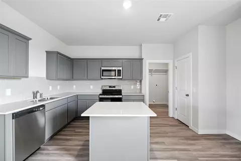 Kitchen - 1014 Prairie Dr, Tuttle, OK 73089 photo 1 of 6