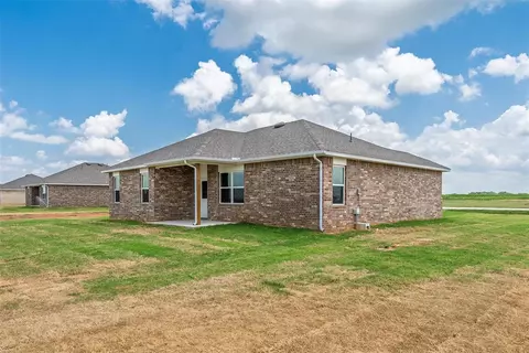 Exterior - 1014 Prairie Dr, Tuttle, OK 73089 photo 5 of 7