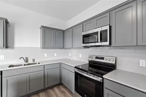 Kitchen - 1014 Prairie Dr, Tuttle, OK 73089 photo 5 of 6