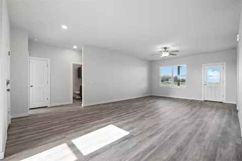 Living - 1014 Prairie Dr, Tuttle, OK 73089 photo 4 of 5