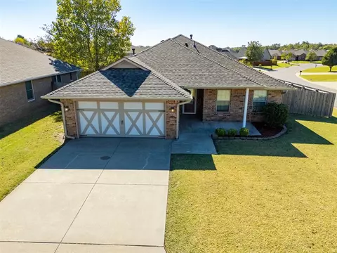 1933 Rain Tree Dr, Shawnee, OK 74804
