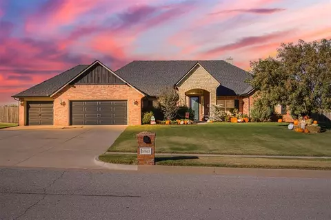 10813 NW 94th St, Yukon, OK 73099