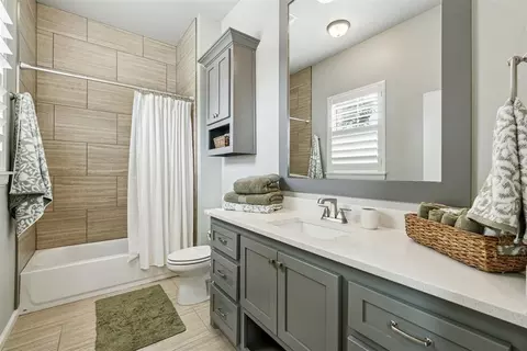 Bath - 3205 Caleb Ct, Moore, OK 73165 photo 5 of 8