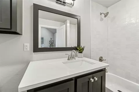 Bath - 3205 Caleb Ct, Moore, OK 73165 photo 8 of 8