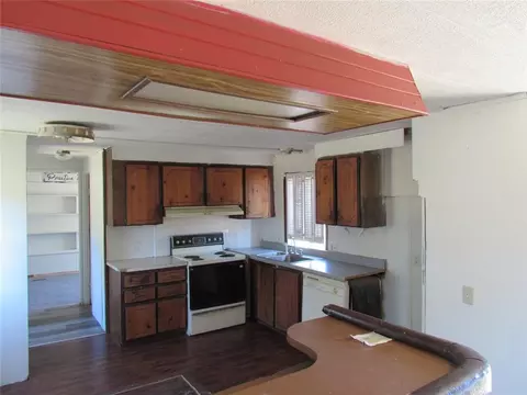 Kitchen - 545 S 3rd St, Byars, OK 74831 photo 1 of 1