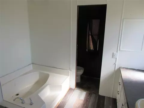 Bath - 545 S 3rd St, Byars, OK 74831 photo 2 of 4