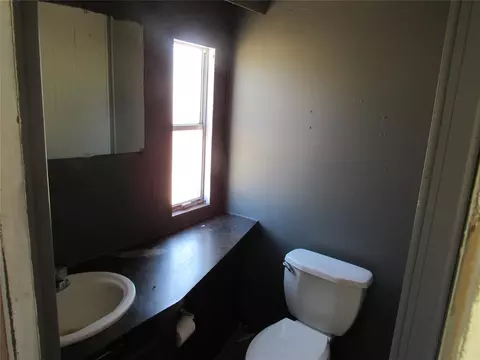 Bath - 545 S 3rd St, Byars, OK 74831 photo 3 of 4