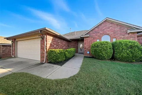 12520 SW 12th St, Yukon, OK 73099