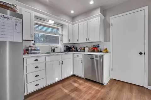 Kitchen - 313 William Dr, Altus, OK 73521 photo 2 of 3