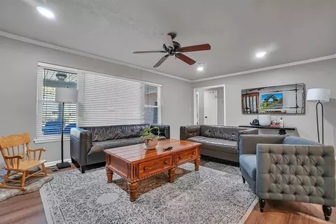Living - 313 William Dr, Altus, OK 73521 photo 3 of 3
