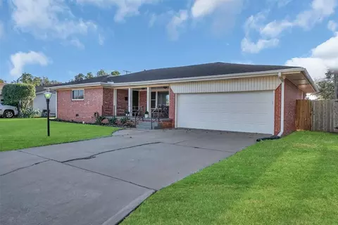 Exterior - 313 William Dr, Altus, OK 73521 photo 2 of 5