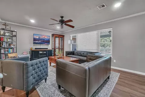 Living - 313 William Dr, Altus, OK 73521 photo 2 of 3