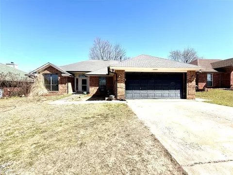 900 Harrison St, Harrah, OK 73045