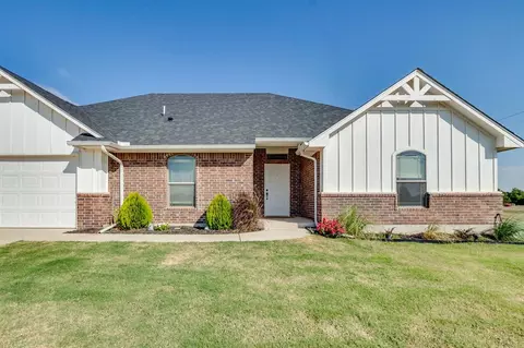 29999 Triple Crown Pl, Cashion, OK 73016