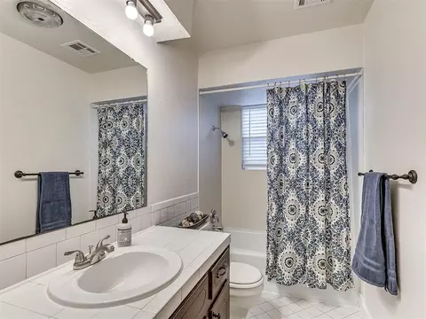 Bath - 1218 E Boyd St, Norman, OK 73071 photo 2 of 2
