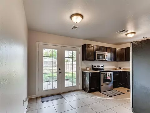 Kitchen - 1218 E Boyd St, Norman, OK 73071 photo 1 of 2