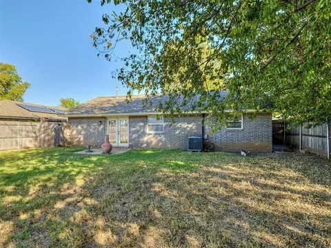 Exterior - 1218 E Boyd St, Norman, OK 73071 photo 3 of 3