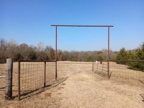 5601 Etowah Rd, Noble, OK 73068