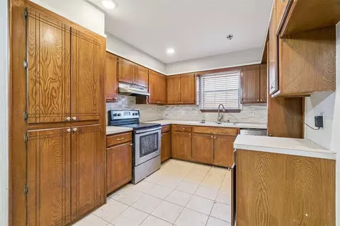 Kitchen - 1105 NE Spruce St, Moore, OK 73160 photo 2 of 3