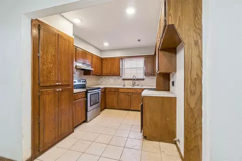 Kitchen - 1105 NE Spruce St, Moore, OK 73160 photo 1 of 3
