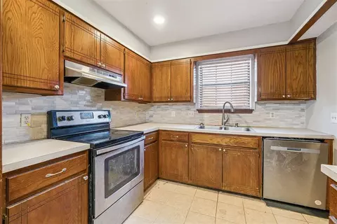 Kitchen - 1105 NE Spruce St, Moore, OK 73160 photo 3 of 3
