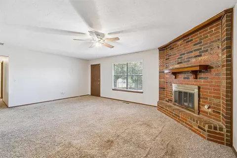 Living - 1105 NE Spruce St, Moore, OK 73160 photo 4 of 4