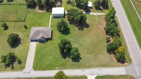 2305 Walnut Dr, Tuttle, OK 73089 photo 3