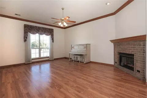 2305 Walnut Dr, Tuttle, OK 73089 photo 5