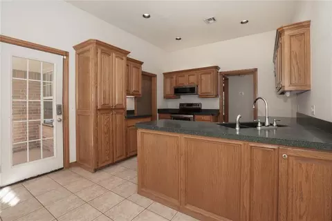 2305 Walnut Dr, Tuttle, OK 73089 photo 9