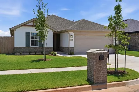 3228 Piney River Dr, Yukon, OK 73099