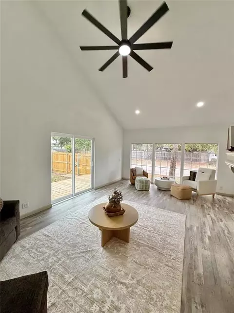Living - 900 Elm St, Altus, OK 73521 photo 1 of 7
