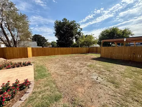 Exterior - 900 Elm St, Altus, OK 73521 photo 3 of 3