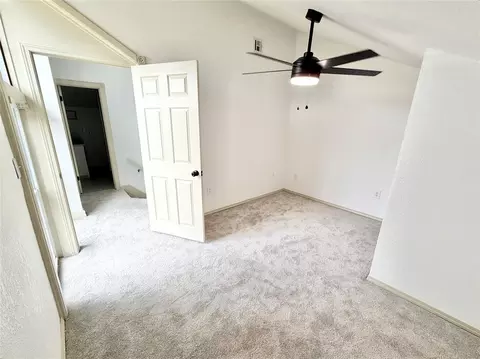 Bedroom - 900 Elm St, Altus, OK 73521 photo 2 of 3